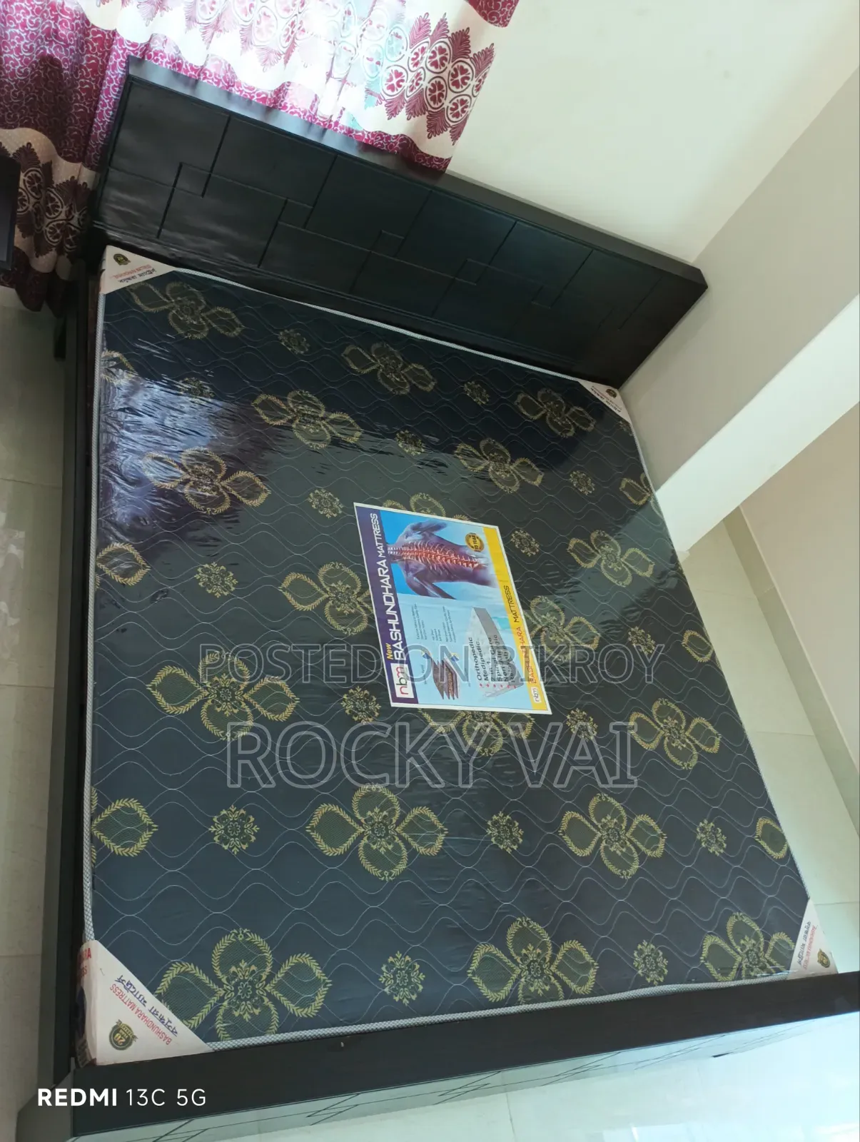 One Bed and One Almirah
