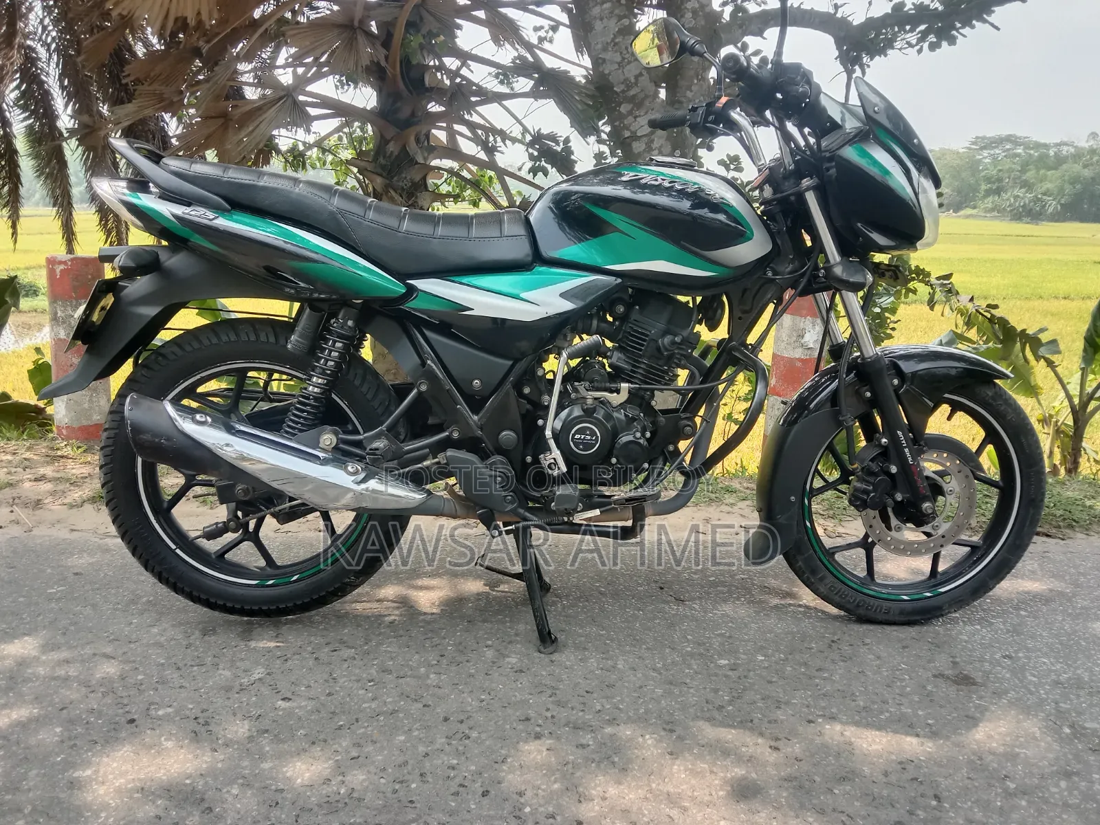 বাজাজ ডিসকভার ১২৫ ২০২০ ব্ল্যাক