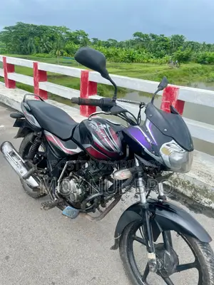 বাজাজ ডিসকভার ১০০ ২০১৫ কালো