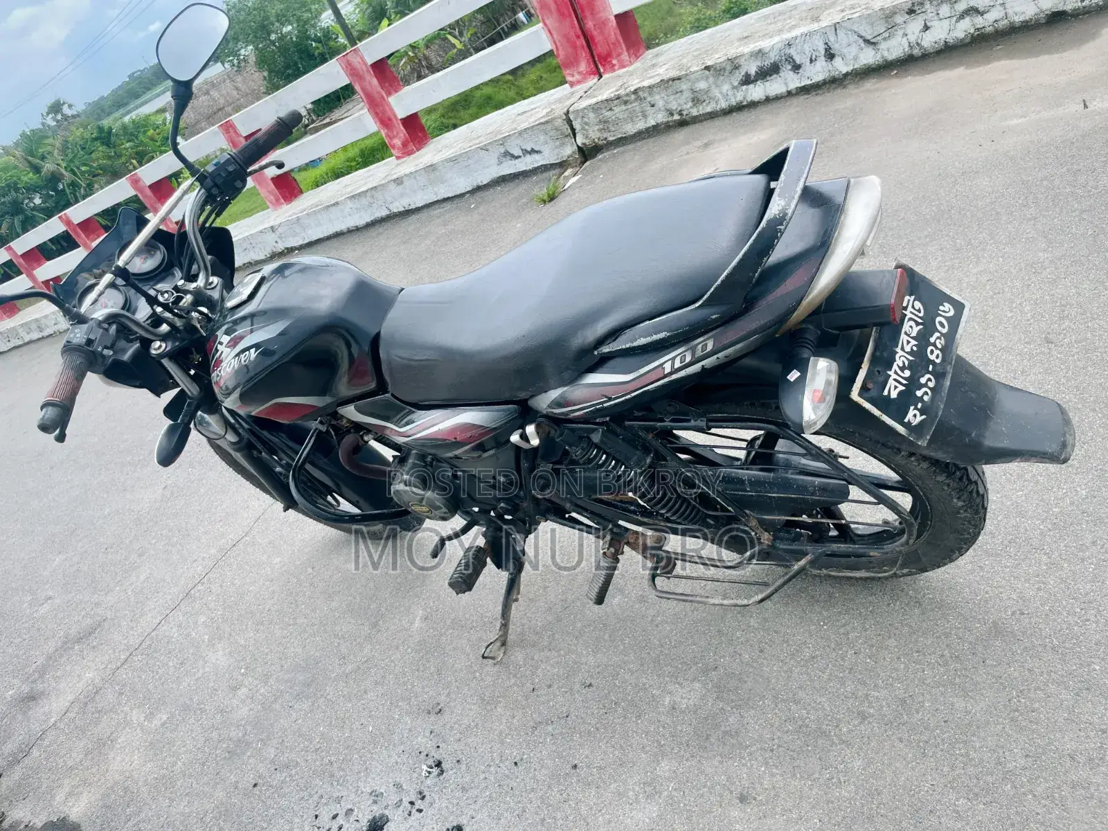 বাজাজ ডিসকভার ১০০ ২০১৫ কালো