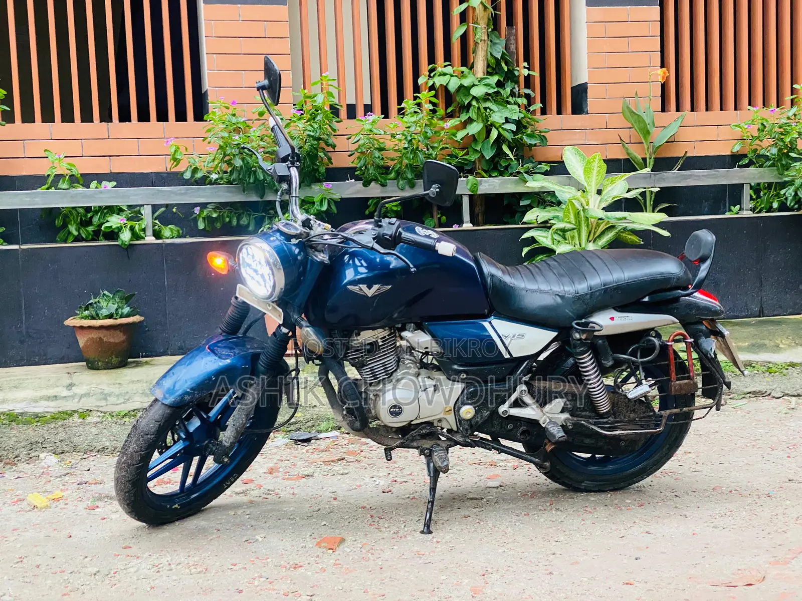 Bajaj V15 2017 Blue