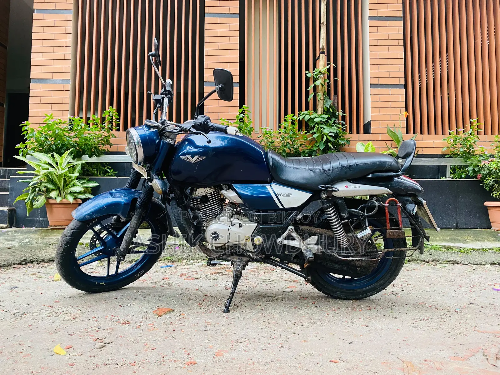 Bajaj V15 2017 Blue