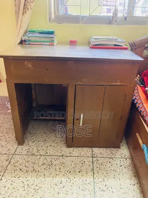 পড়ার টেবিল বাচ্চা বড় সবার জন্য
