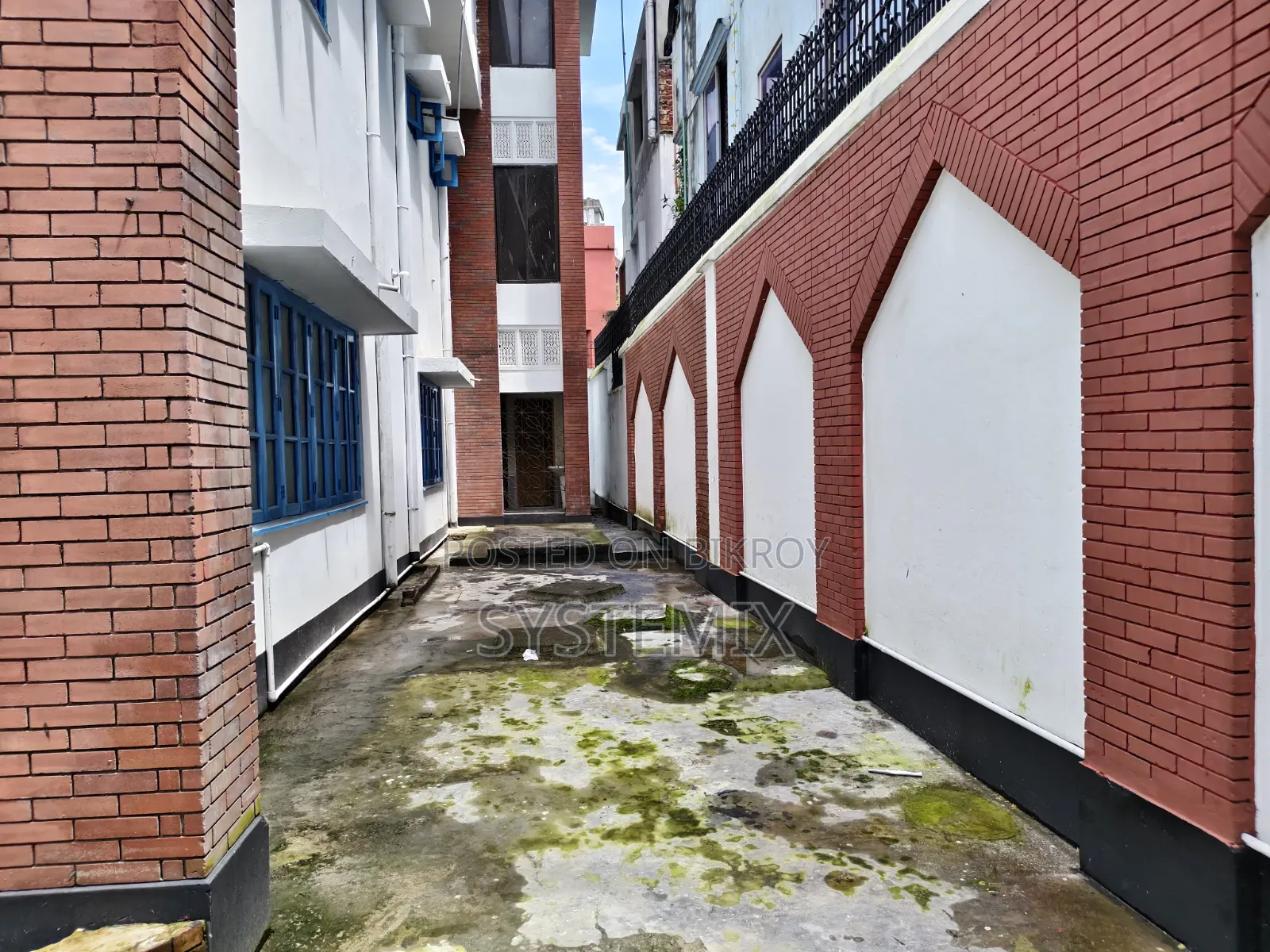 Luxurious Commercial/Corporate Building Rent Advertisement