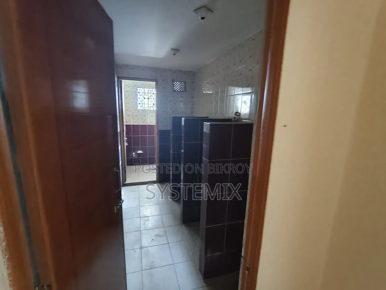 Luxurious Commercial/Corporate Building Rent Advertisement