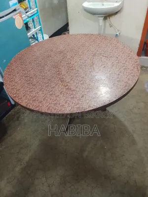 ডাইনিং টেবিল