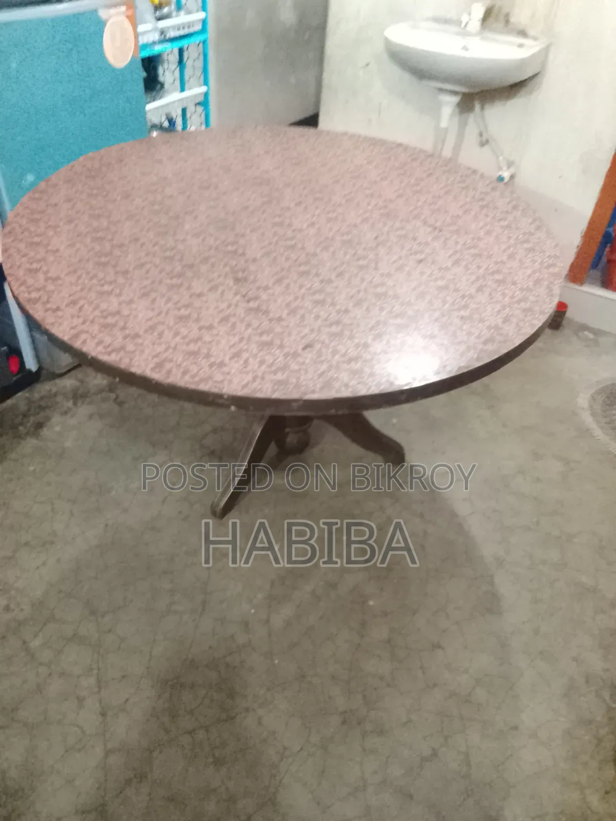 ডাইনিং টেবিল