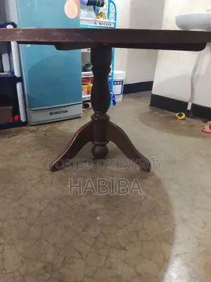 ডাইনিং টেবিল