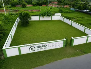 সেক্টর-১৫ এ ৩ কাঠা লেক ভিউ এবং পার্ক উত্তর