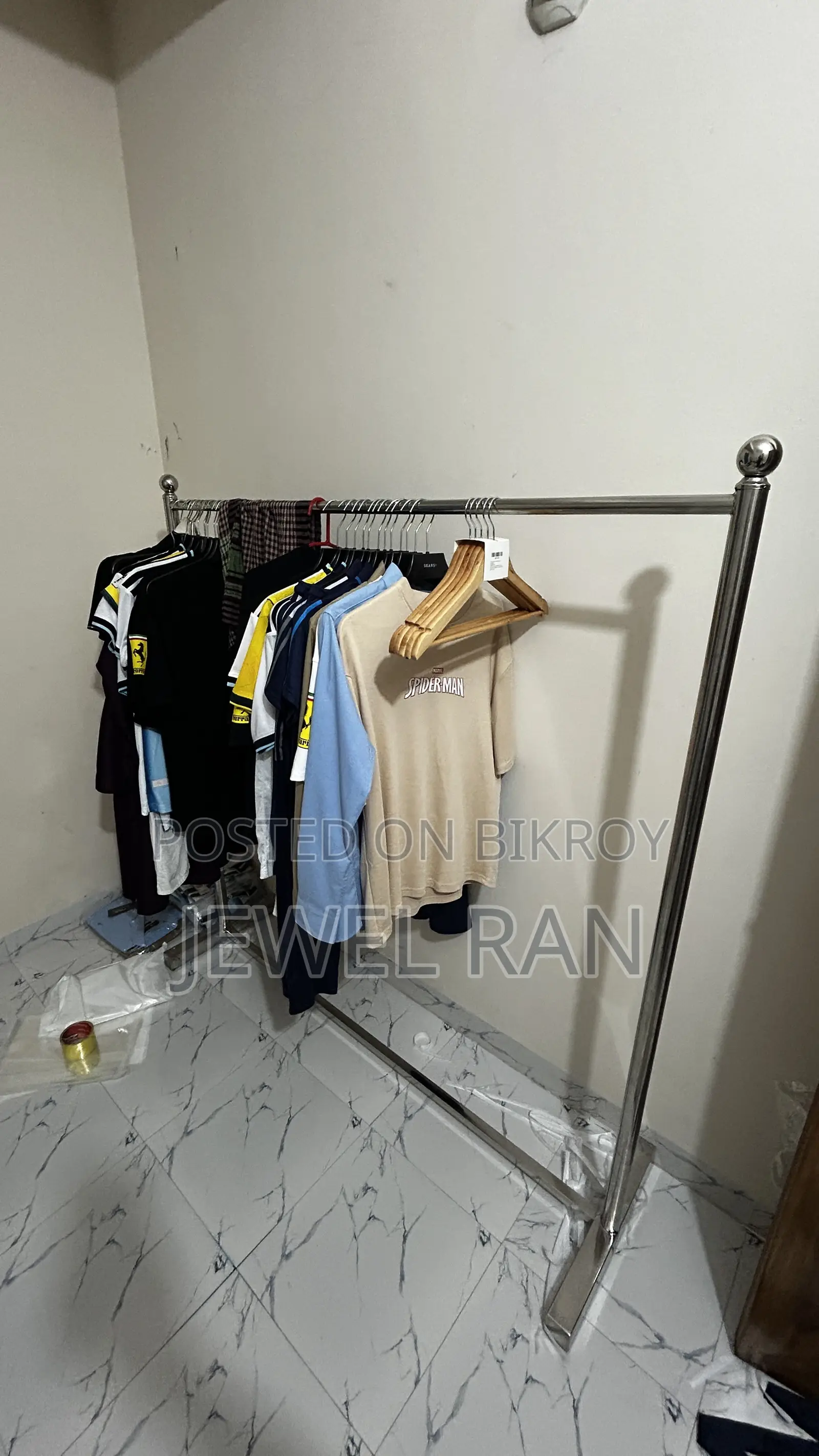 Still Hanger Rack