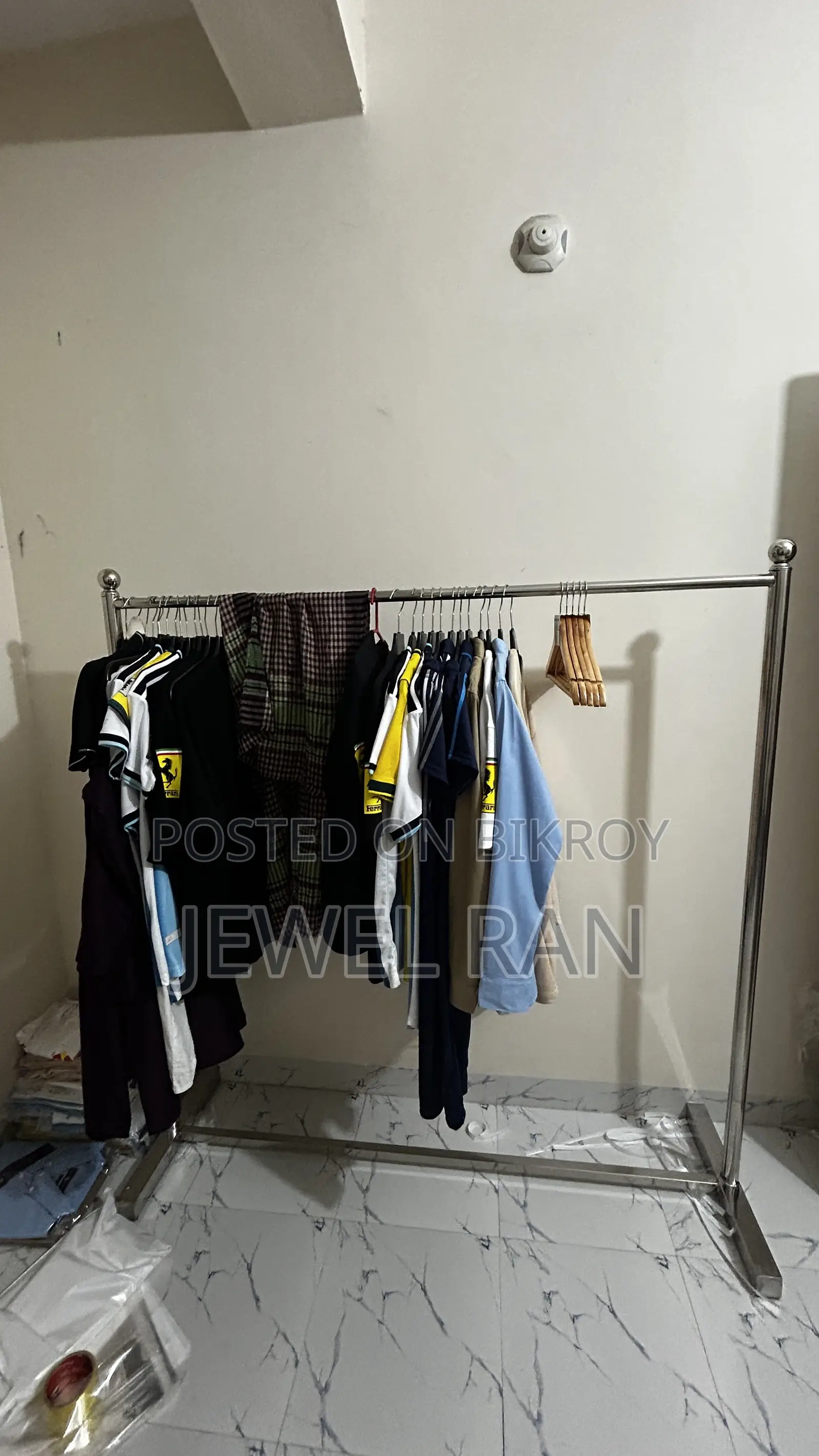 Still Hanger Rack