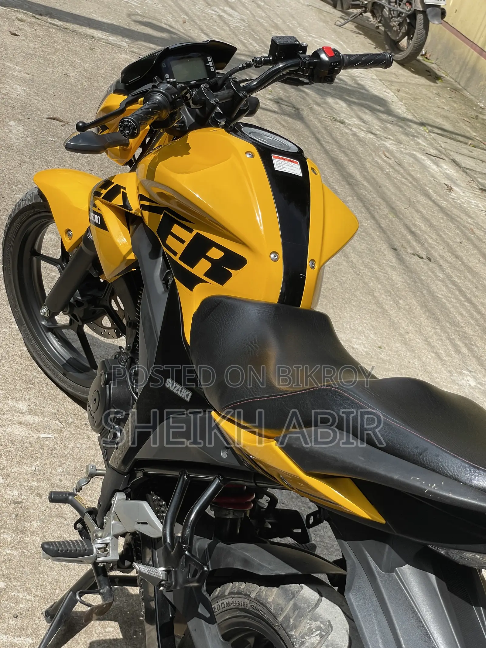Suzuki Gixxer 2024 Yellow