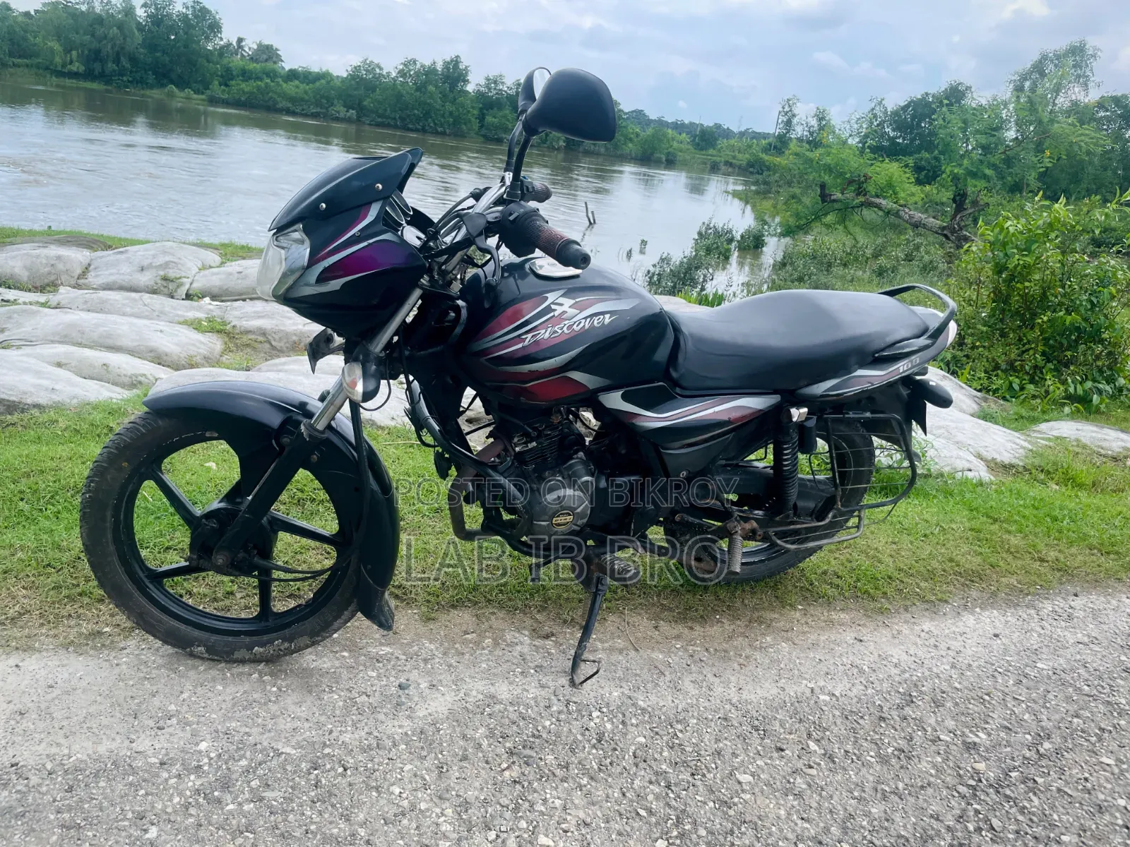 বাজাজ ডিসকভার ১০০ ২০১৫ কালো
