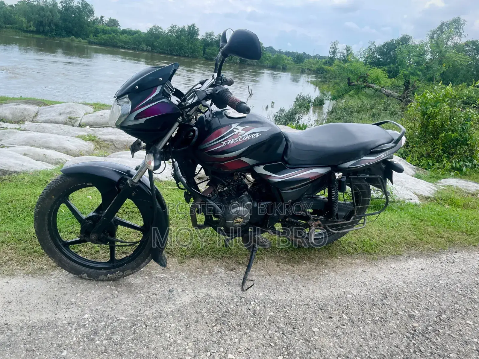 বাজাজ ডিসকভার ১০০ ২০১৫ কালো