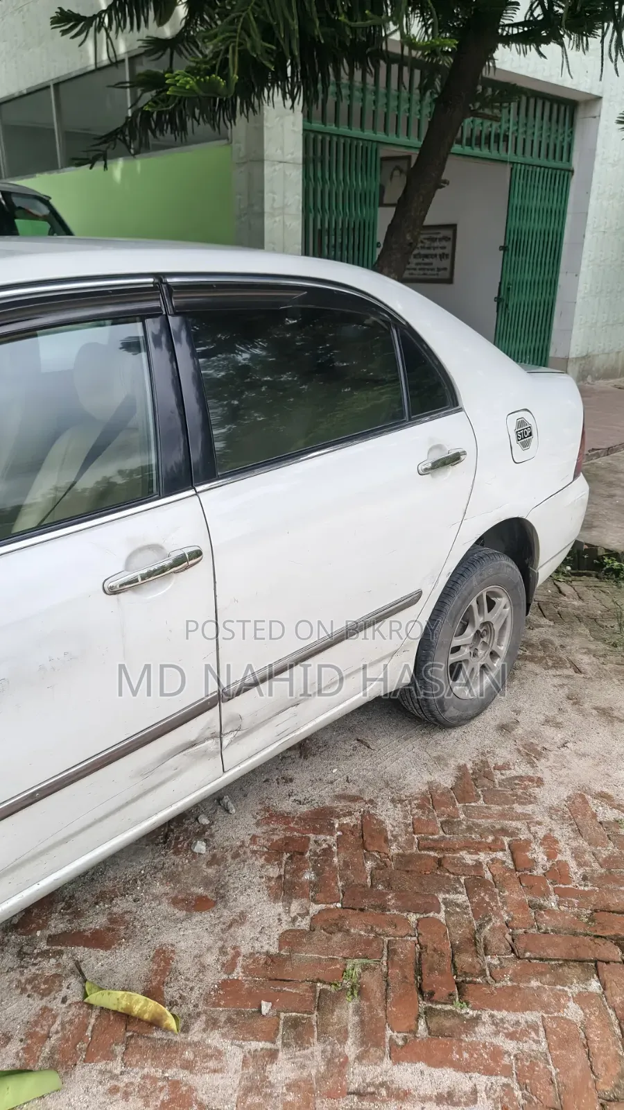 টয়োটা করোল্লা ২০০৪ সাদা