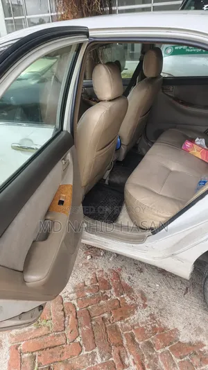 টয়োটা করোল্লা ২০০৪ সাদা