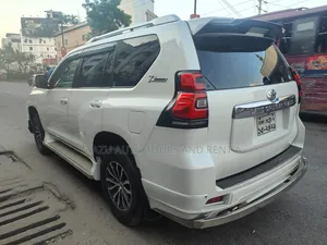 ভাড়ার জন্য প্রাডো
