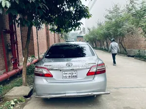 ভাড়ার জন্য প্রিমিয়াম কার