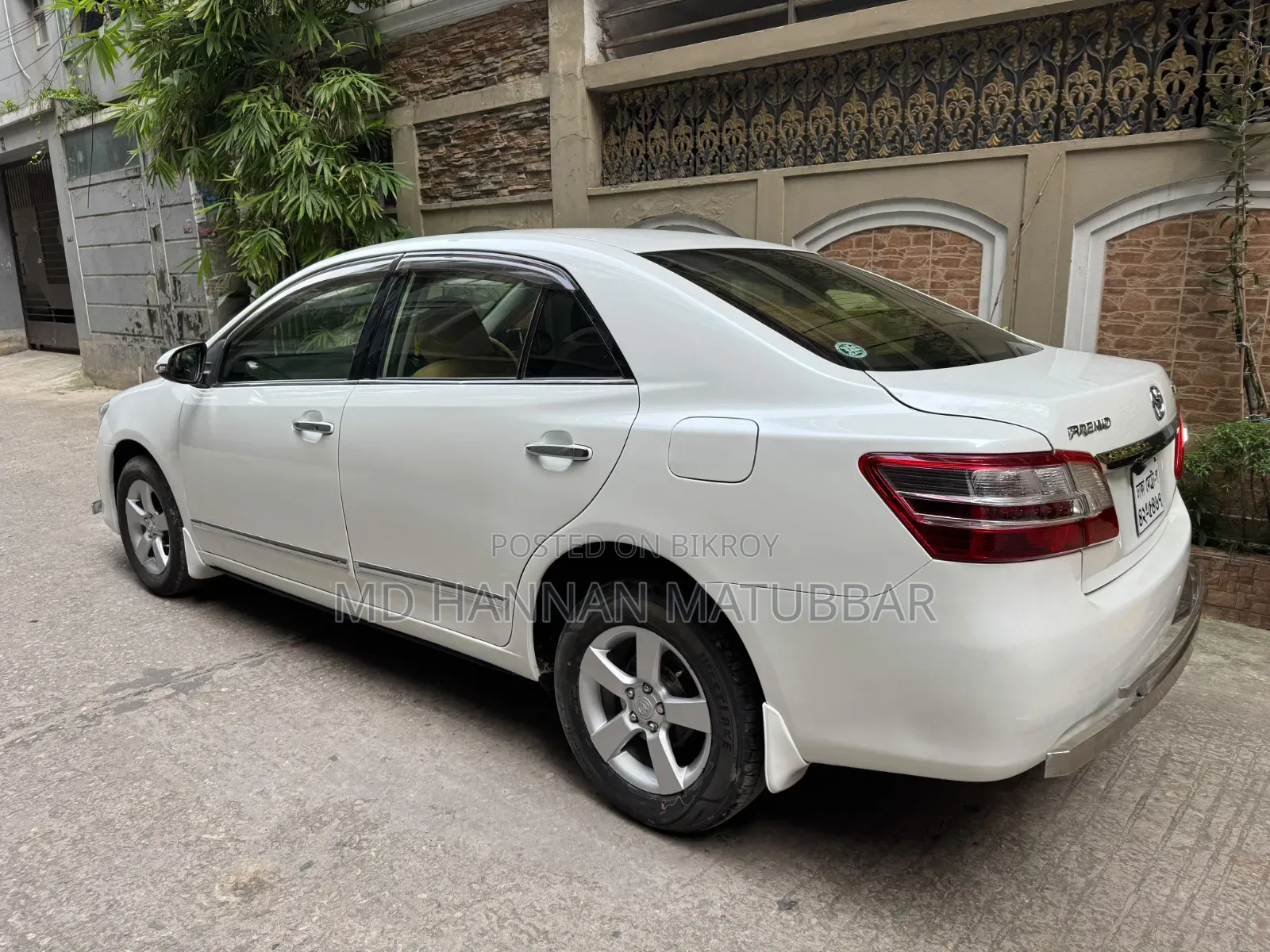 টয়োটা প্রিমিও ২০১৩ পার্ল