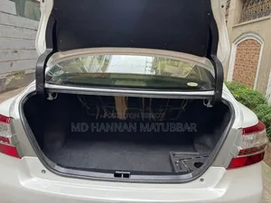 টয়োটা প্রিমিও ২০১৩ পার্ল