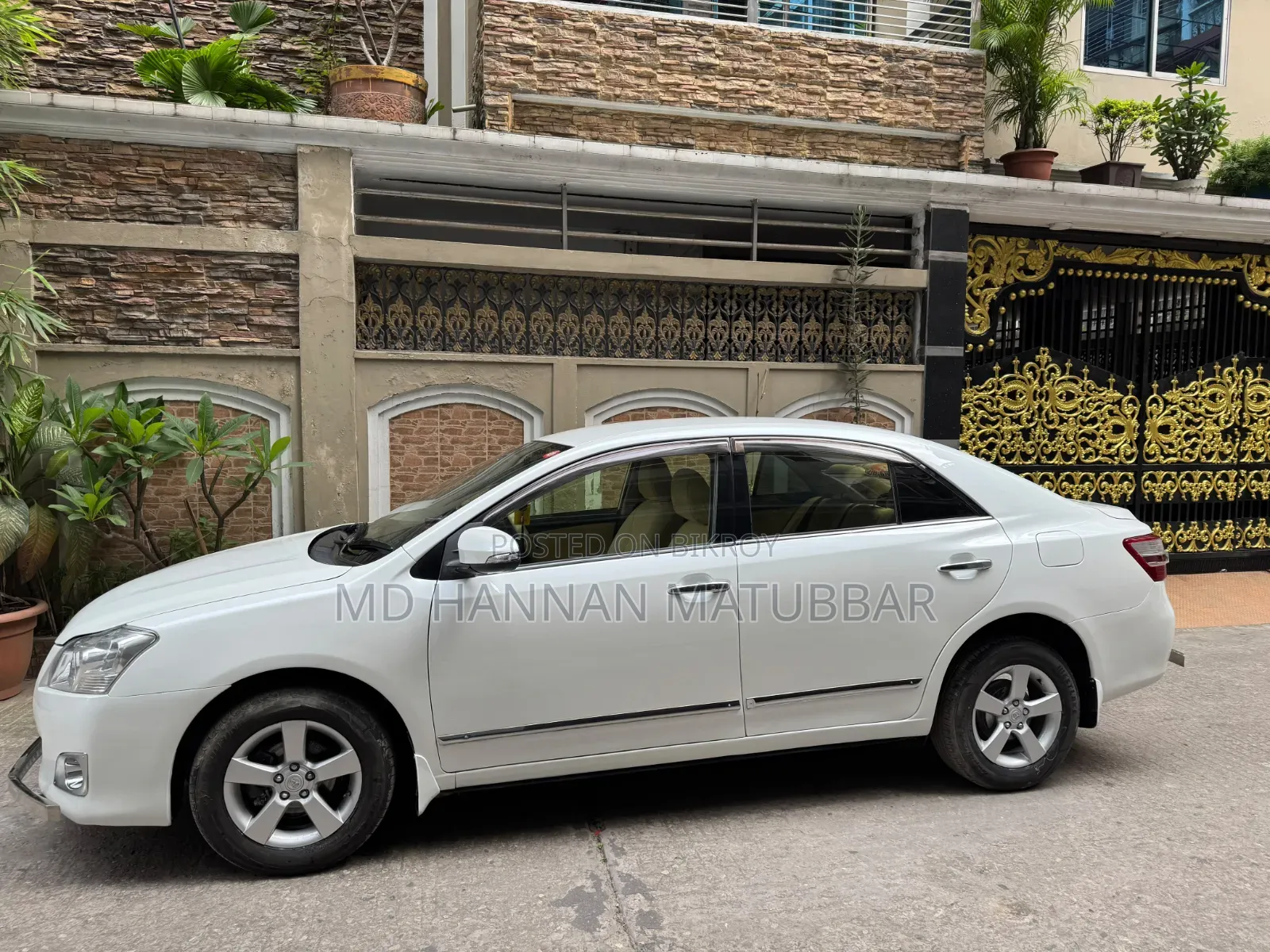 টয়োটা প্রিমিও ২০১৩ পার্ল