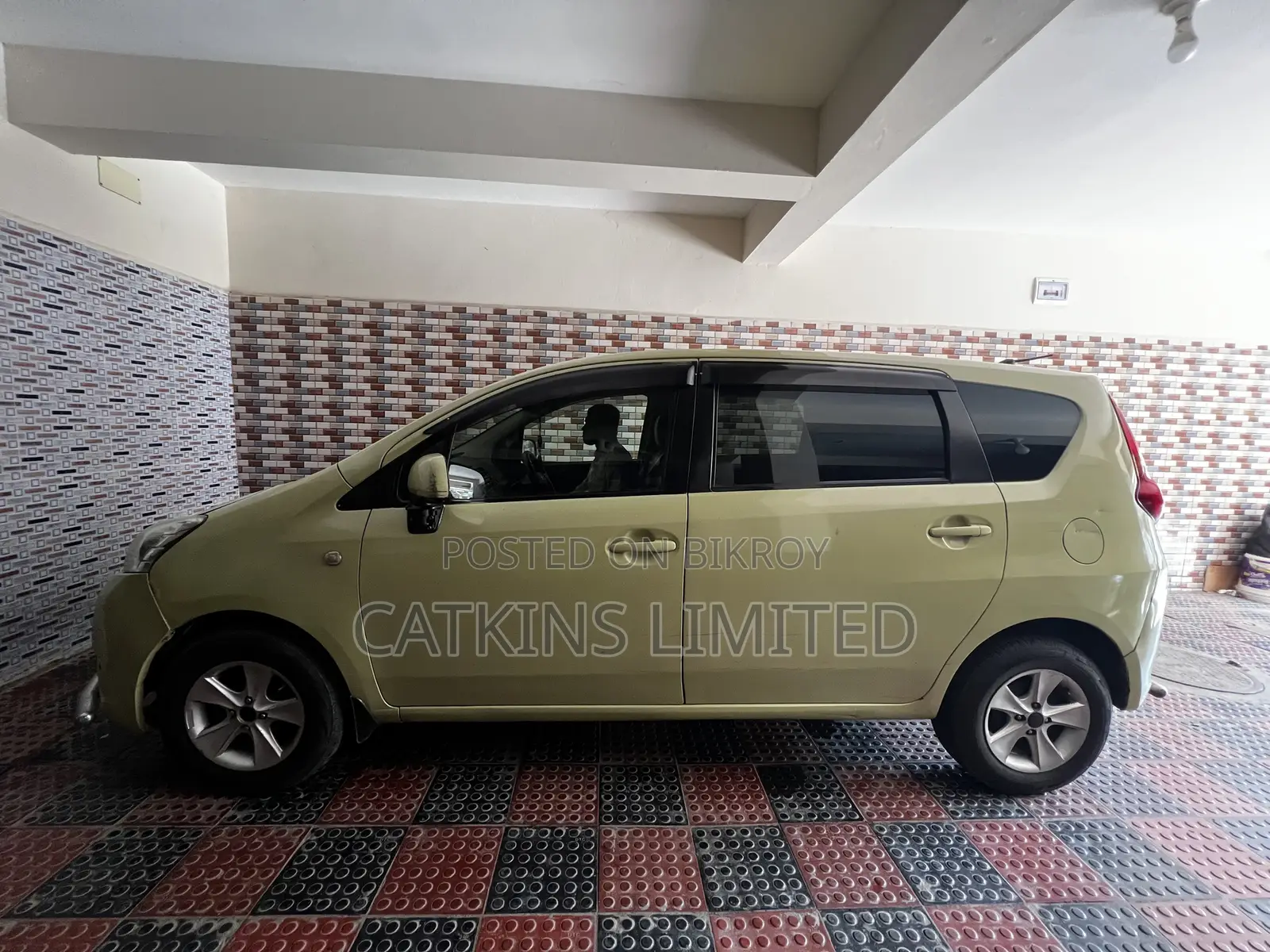 Toyota Passo Sette 1.5 Four Wheel Drive 2009 Yellow