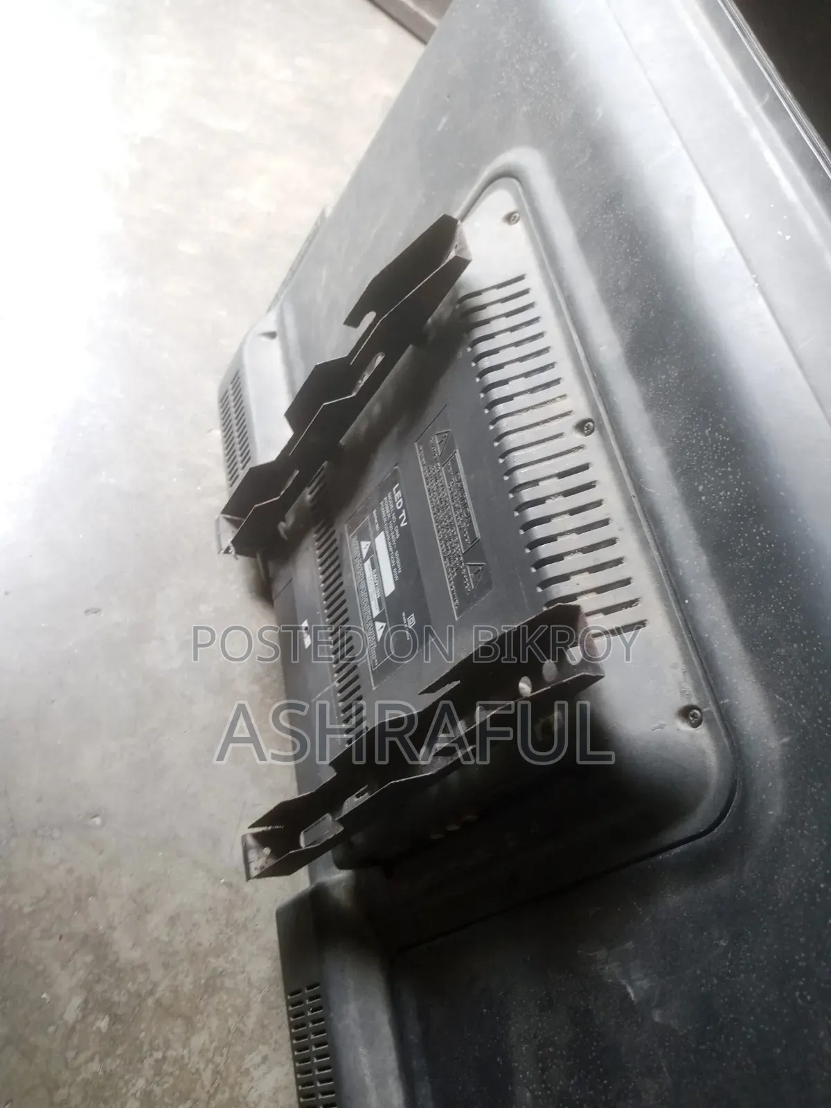 ডিসপ্লে অর্ধেক আসে আর অর্ধেক আসে না