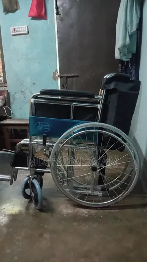 জরুরি ভিত্তিতে প্রায় একদম নতুন হুইলচেয়ার বিক্রি হবে
