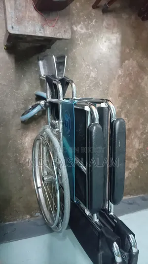 জরুরি ভিত্তিতে প্রায় একদম নতুন হুইলচেয়ার বিক্রি হবে