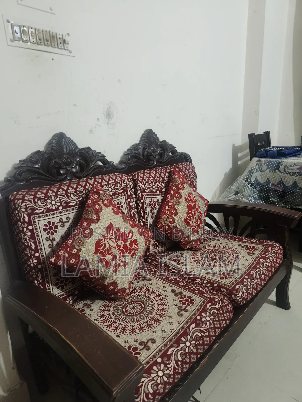 নতুন কভার সহ সোফা সেট