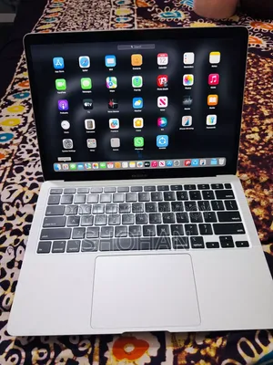 New Laptop Apple MacBook 2020 8GB Intel Core I5 SSD 512GB