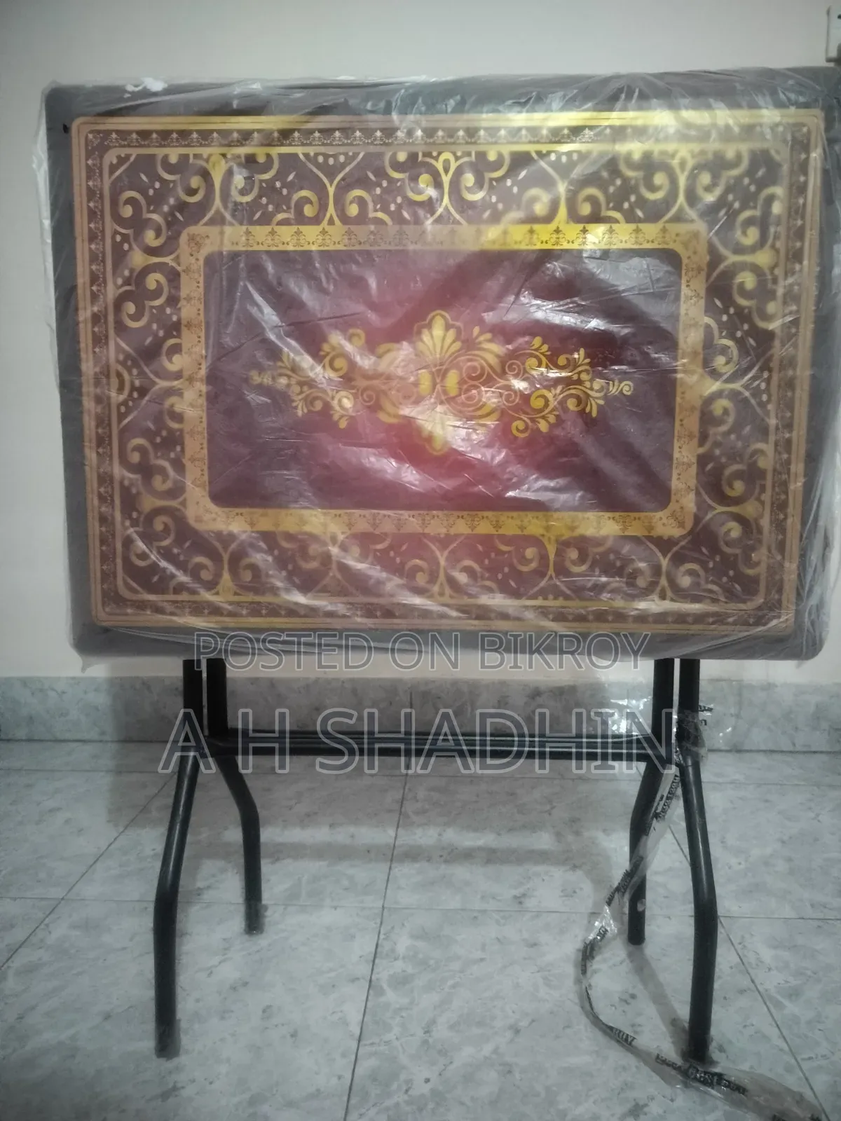 Folding Table (Reading / Restaurant)