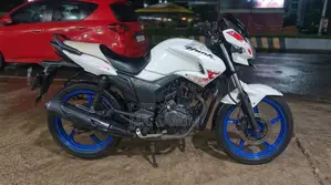হিরো হাঙ্ক ২০১৭ সাদা