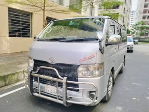 Toyota Grand HiAce 2000 Silver