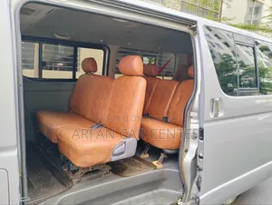 Toyota Grand HiAce 2000 Silver