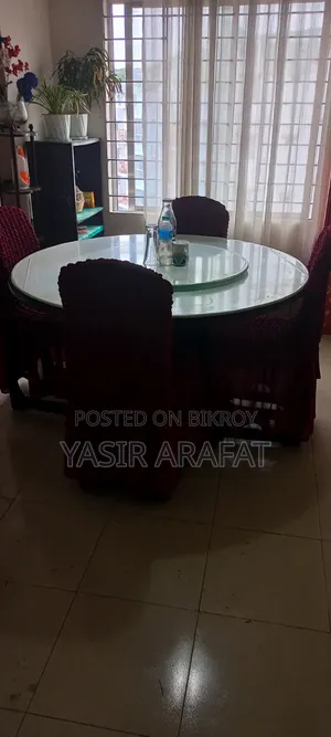 গোল ডাইনিং টেবিল বিক্রির জন্য
