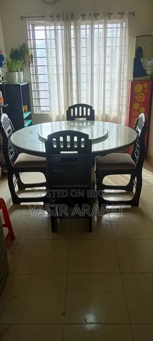গোল ডাইনিং টেবিল বিক্রির জন্য