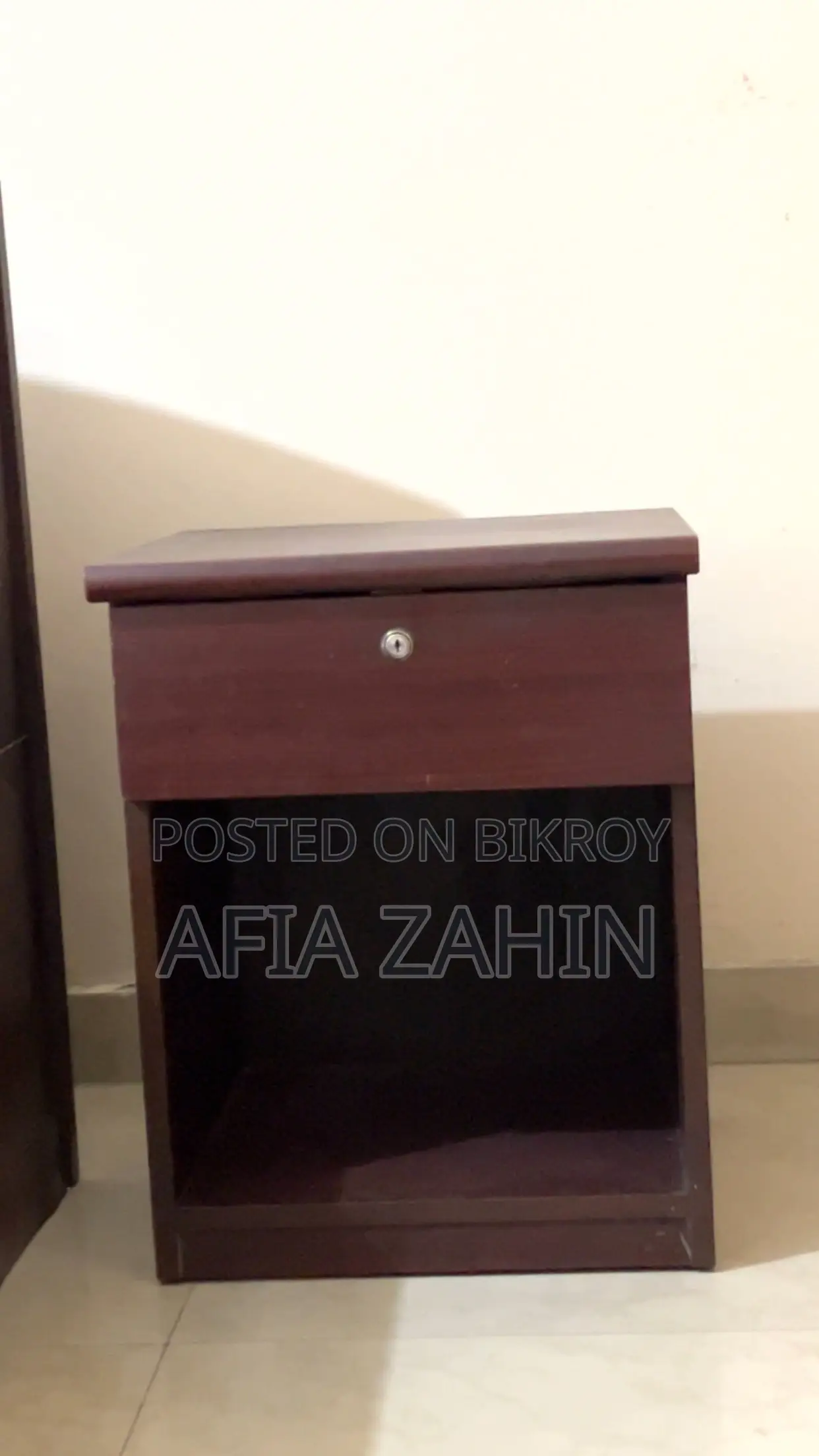ম্যাট্রেস এবং সাইড ডেস্কসহ খাট