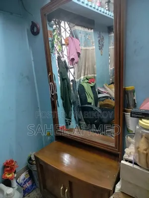 ড্রেসিং টেবিল