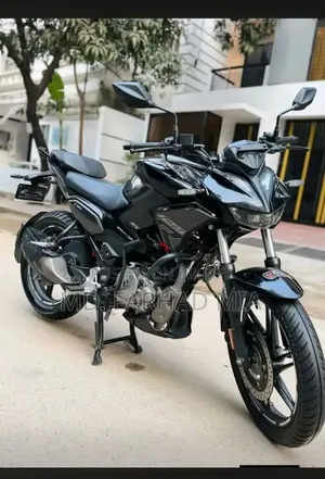 হিরো এক্সট্রিম ১২৫আর ২০২৫ ব্ল্যাক