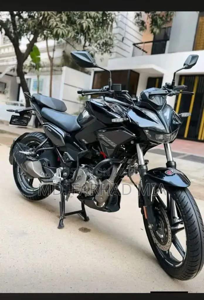 হিরো এক্সট্রিম ১২৫আর ২০২৫ ব্ল্যাক