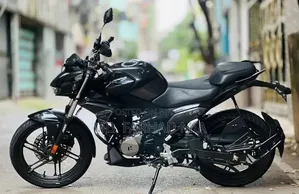 হিরো এক্সট্রিম ১২৫আর ২০২৫ ব্ল্যাক