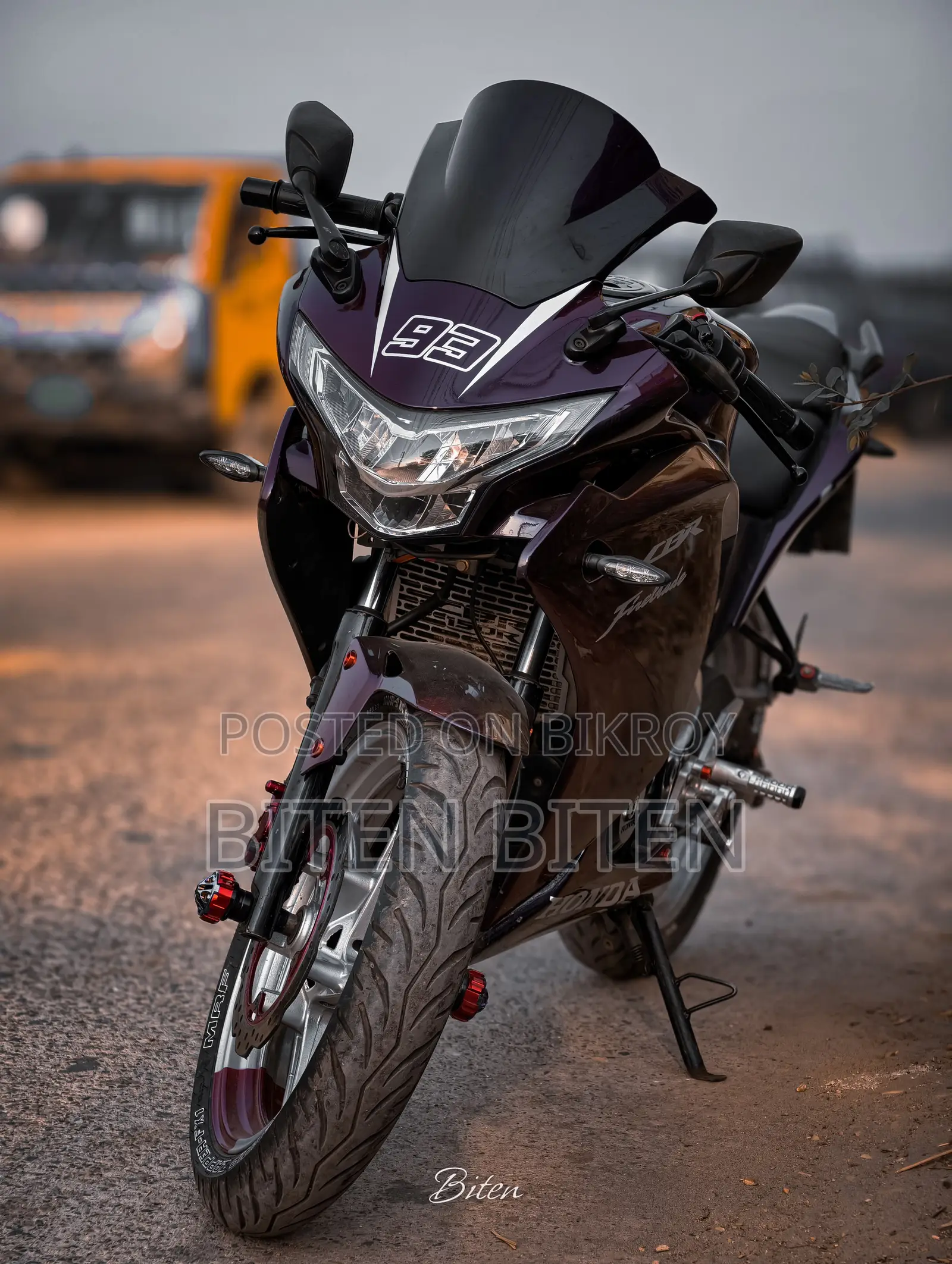 হোন্ডা সিবিআর ২০১৫ লাল