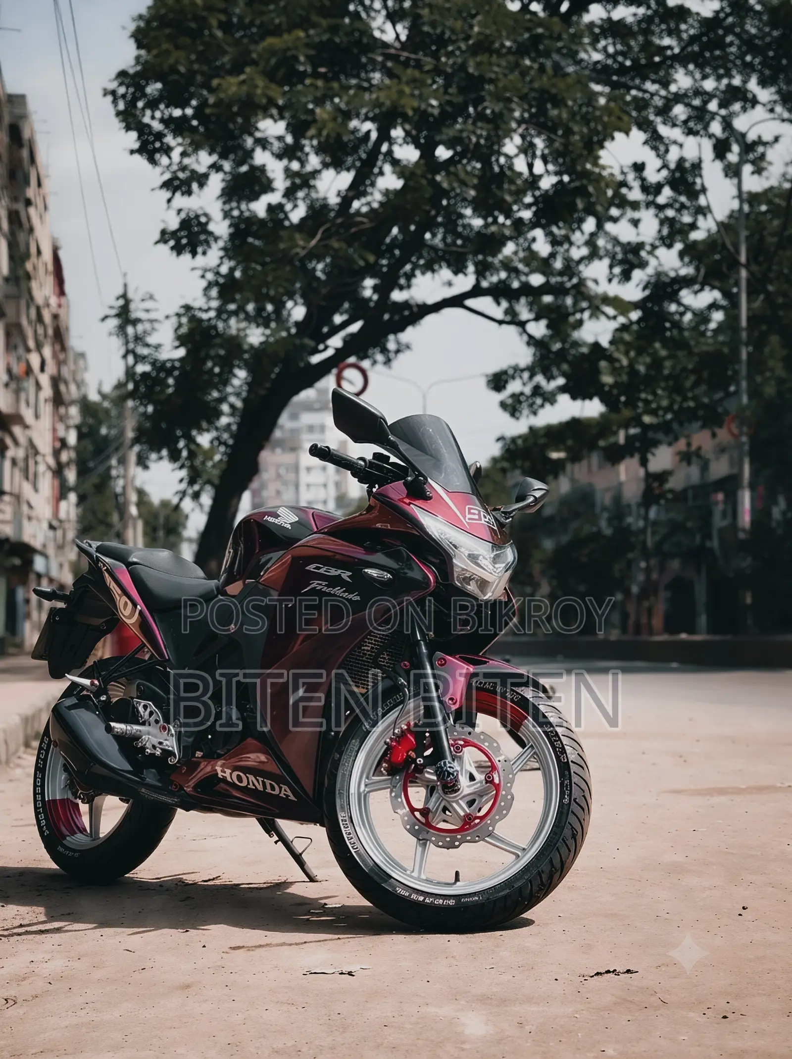 হোন্ডা সিবিআর ২০১৫ লাল