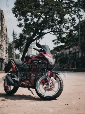 হোন্ডা সিবিআর ২০১৫ লাল