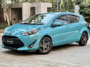 Toyota Aqua 2017 Blue