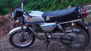 হোন্ডা ২০০০ সিলভার