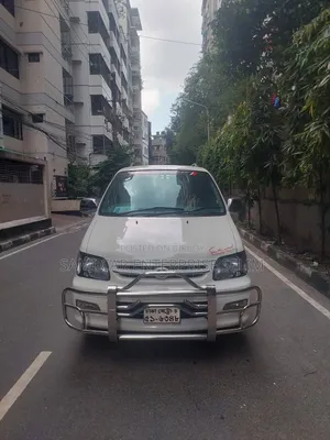 টয়োটা টাউনএস ২০০১ সাদা
