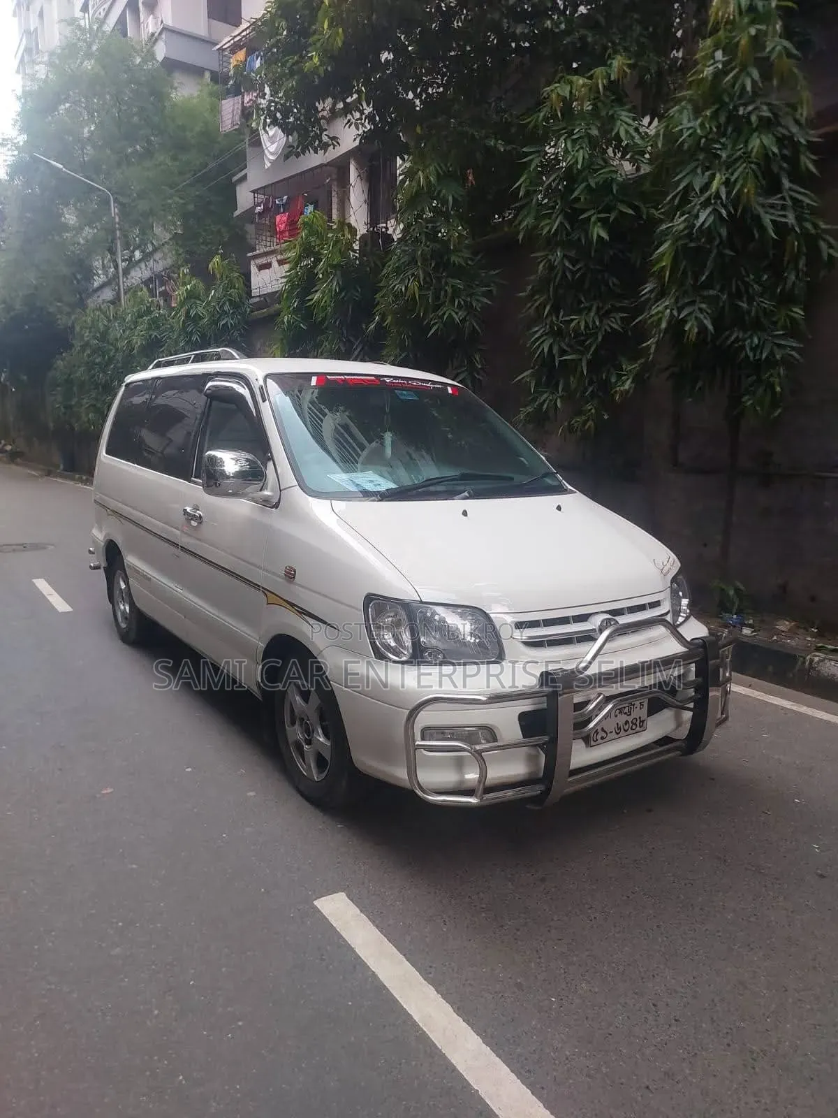 টয়োটা টাউনএস ২০০১ সাদা