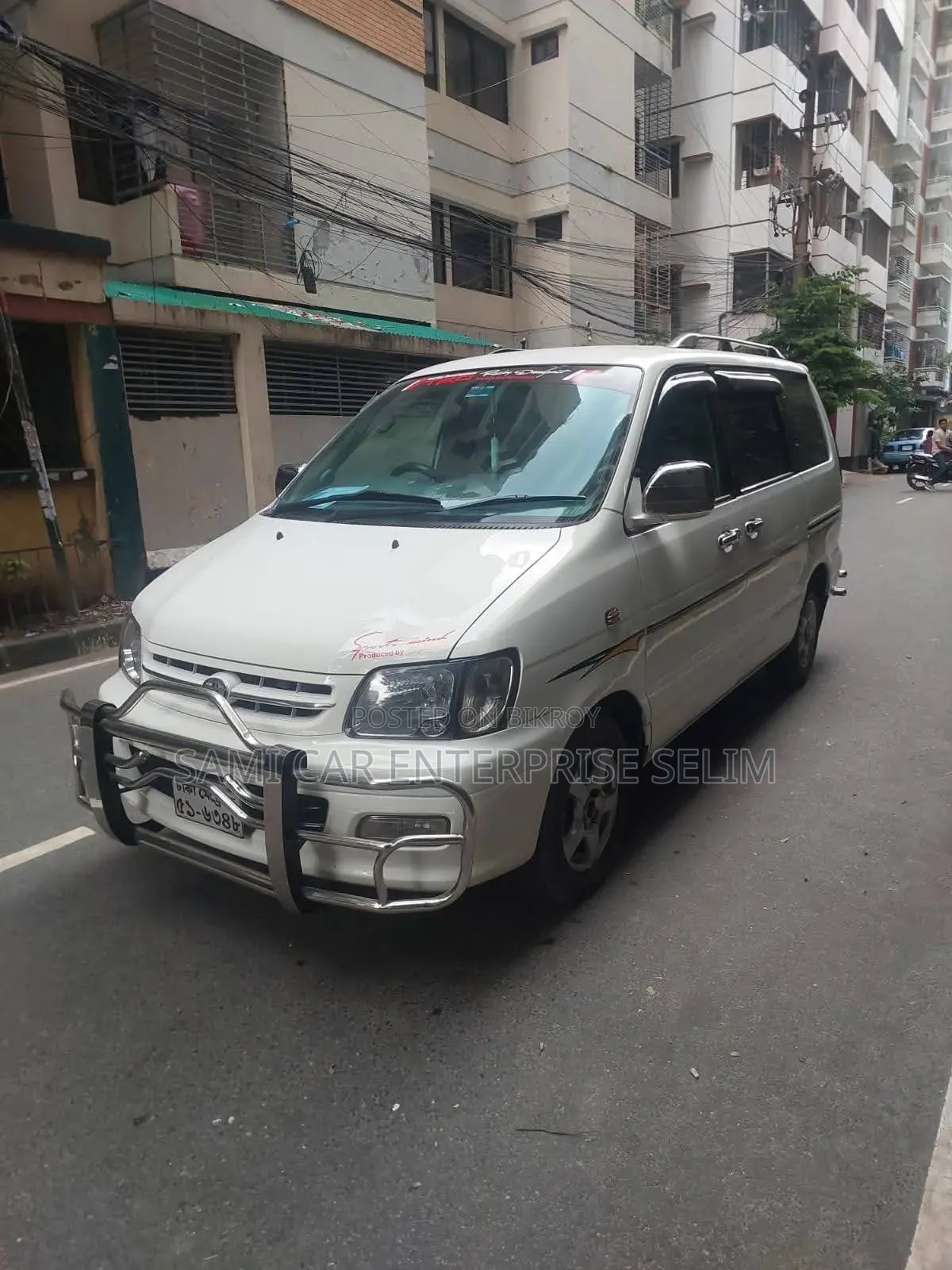 টয়োটা টাউনএস ২০০১ সাদা